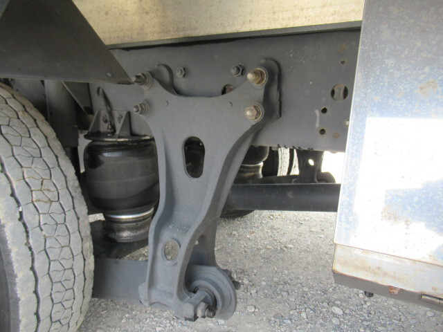 いすゞフォワード冷凍車（冷蔵車）中型（4t）[写真20]