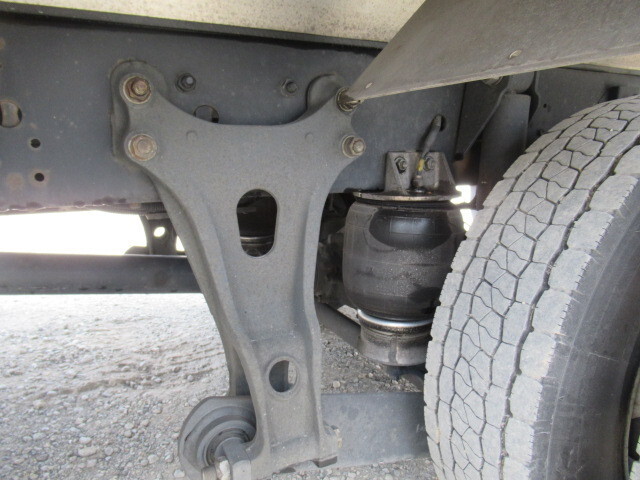 いすゞフォワード冷凍車（冷蔵車）中型（4t）[写真21]