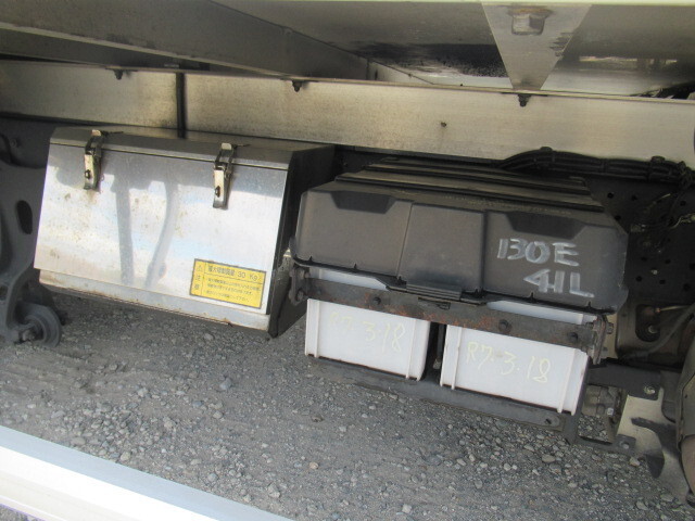 いすゞフォワード冷凍車（冷蔵車）中型（4t）[写真24]