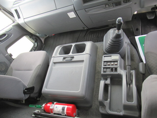 いすゞフォワード冷凍車（冷蔵車）中型（4t）[写真30]