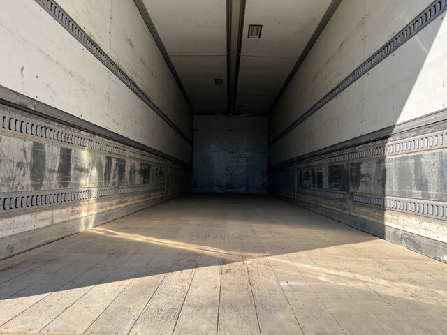 UDトラックスクオンアルミウイング大型（10t）[写真11]