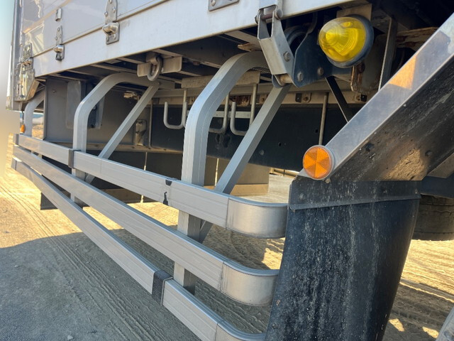 UDトラックスクオンアルミウイング大型（10t）[写真18]