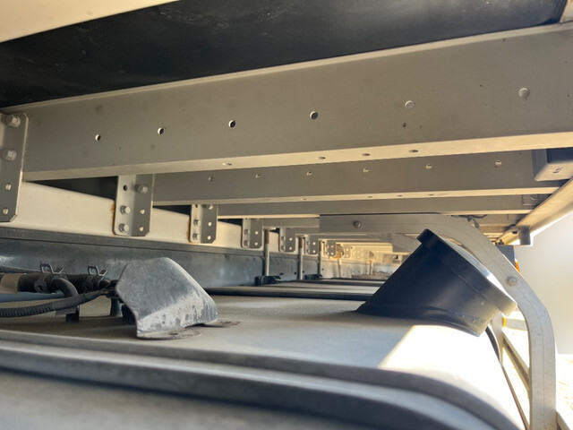 UDトラックスクオンアルミウイング大型（10t）[写真23]