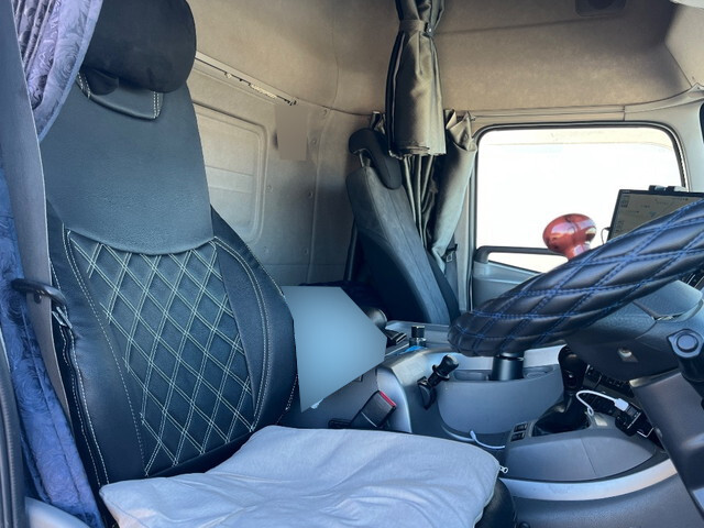 UDトラックスクオンアルミウイング大型（10t）[写真30]