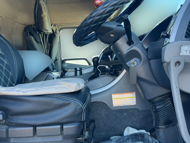 UDトラックスクオンアルミウイング大型（10t）[写真31]