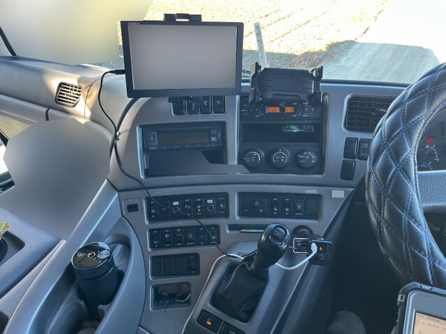 UDトラックスクオンアルミウイング大型（10t）[写真34]