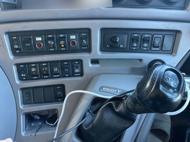 UDトラックスクオンアルミウイング大型（10t）[写真35]