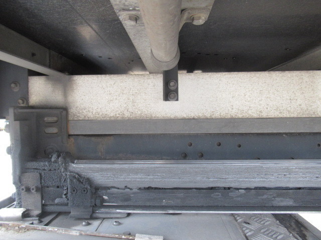 いすゞフォワード冷凍車（冷蔵車）中型（4t）[写真18]