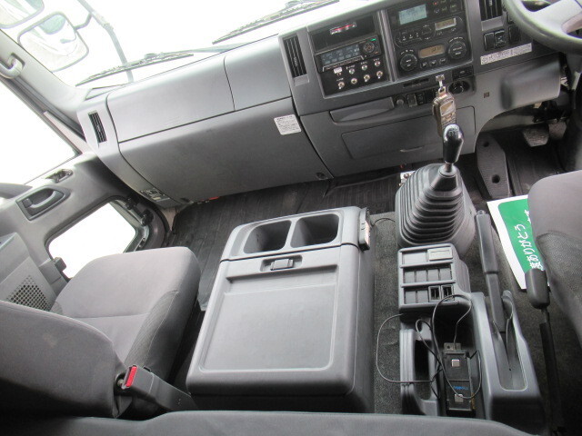 いすゞフォワード冷凍車（冷蔵車）中型（4t）[写真28]