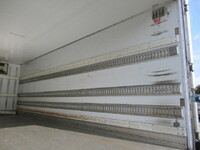 いすゞフォワード冷凍車（冷蔵車）中型（4t）[写真09]