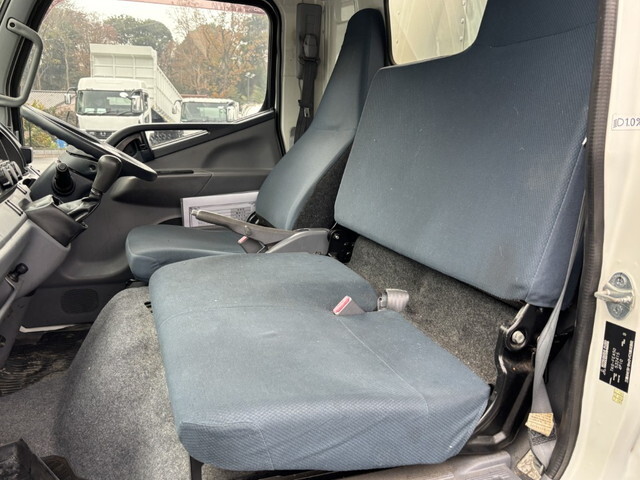 三菱ふそうキャンターアルミバン小型（2t・3t）[写真10]