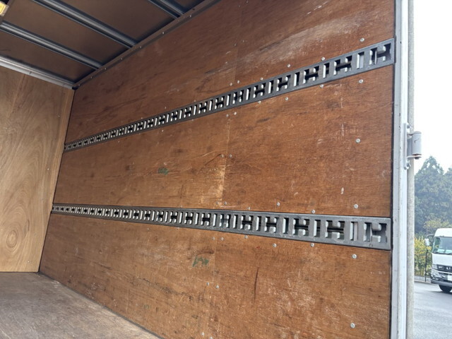 三菱ふそうキャンターアルミバン小型（2t・3t）[写真16]