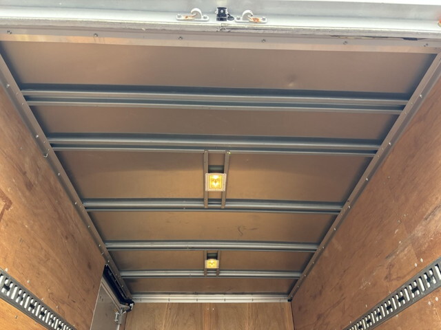 三菱ふそうキャンターアルミバン小型（2t・3t）[写真17]