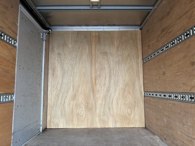 三菱ふそうキャンターアルミバン小型（2t・3t）[写真18]