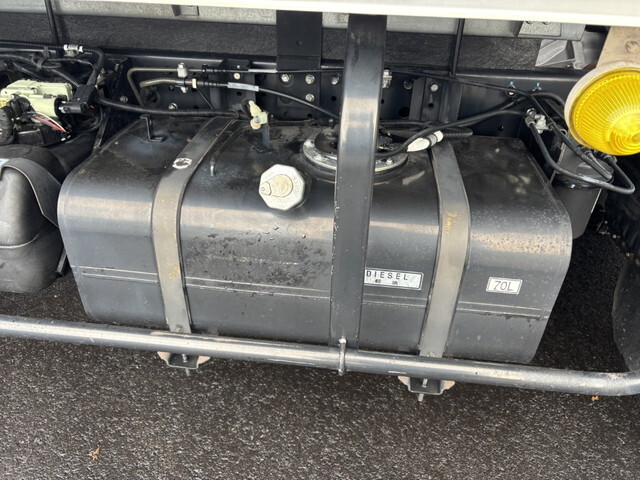 三菱ふそうキャンターアルミバン小型（2t・3t）[写真27]