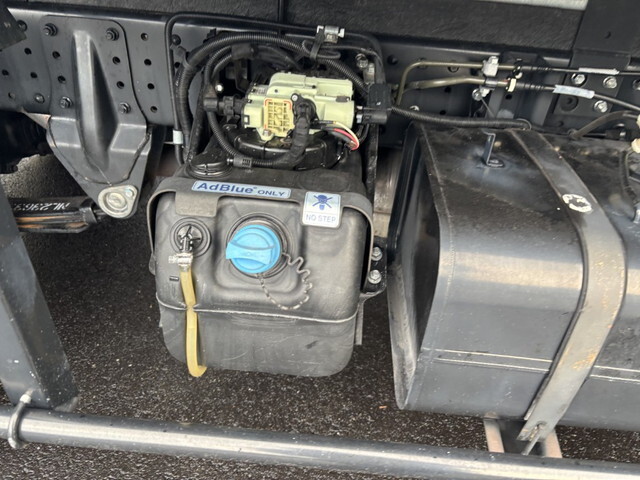 三菱ふそうキャンターアルミバン小型（2t・3t）[写真28]