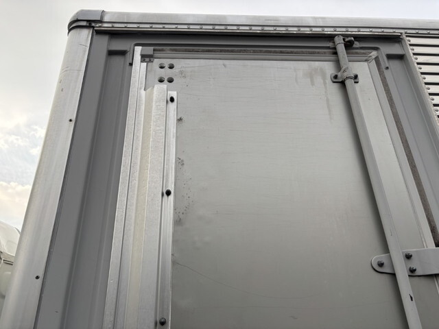 三菱ふそうキャンターアルミバン小型（2t・3t）[写真38]