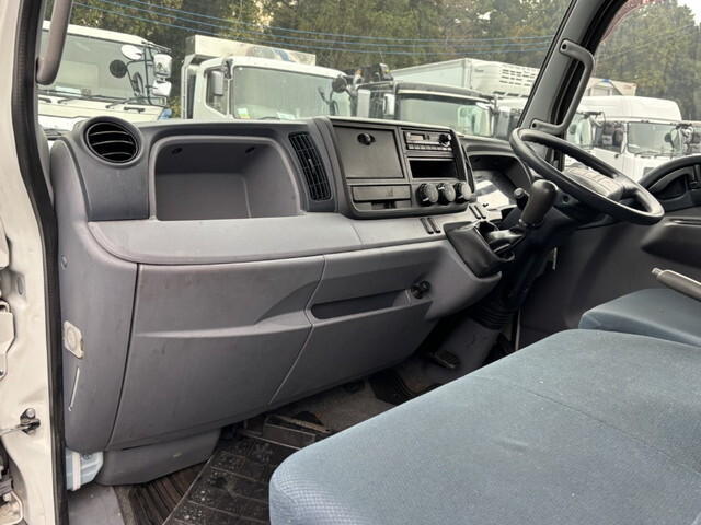 三菱ふそうキャンターアルミバン小型（2t・3t）[写真09]