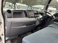 三菱ふそうキャンターアルミバン小型（2t・3t）[写真10]