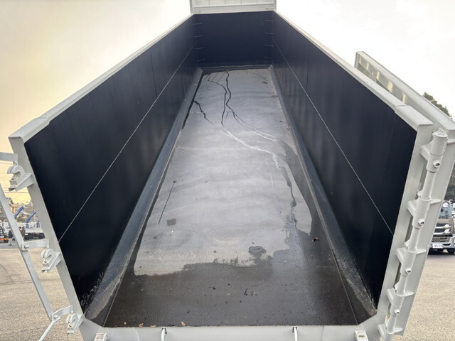 三菱ふそうスーパーグレート深ダンプ（土砂禁ダンプ）大型（10t）[写真11]