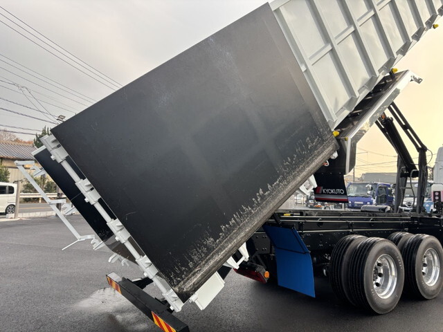 三菱ふそうスーパーグレート深ダンプ（土砂禁ダンプ）大型（10t）[写真12]