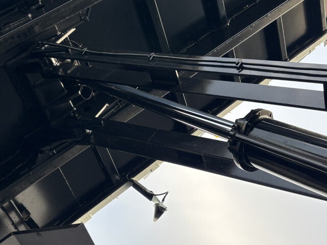 三菱ふそうスーパーグレート深ダンプ（土砂禁ダンプ）大型（10t）[写真30]