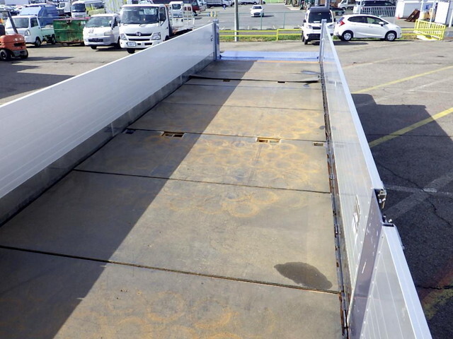 三菱ふそうスーパーグレートアルミブロック大型（10t）[写真07]