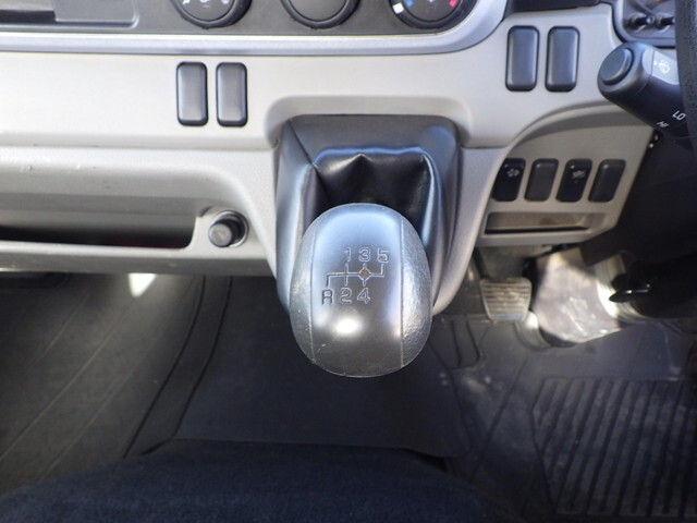 日産アトラス平ボディ小型（2t・3t）[写真14]