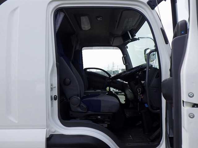 いすゞフォワード幌車中型（4t）[写真37]
