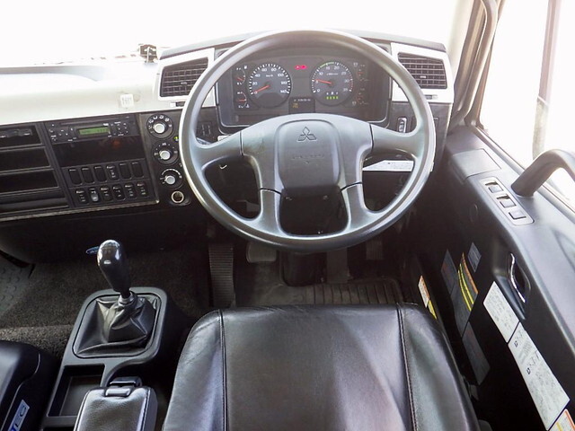 三菱ふそうファイターコンテナ専用車中型（4t）[写真08]