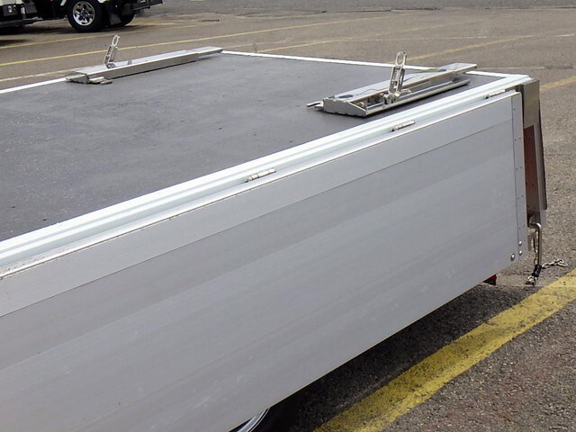 三菱ふそうキャンターアルミブロック小型（2t・3t）[写真11]