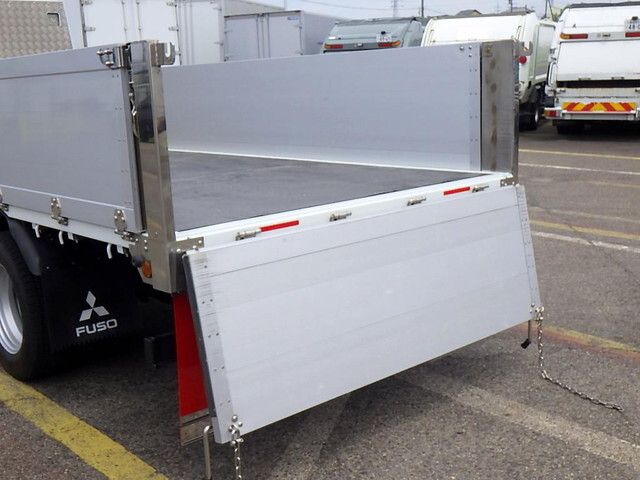 三菱ふそうキャンターアルミブロック小型（2t・3t）[写真05]