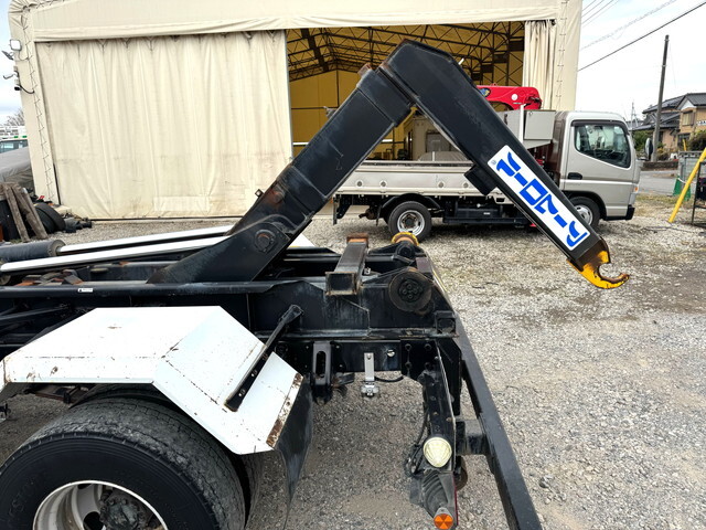 いすゞフォワードコンテナ専用車増トン（6t・8t）[写真12]