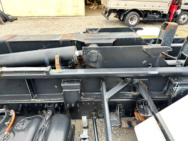 いすゞフォワードコンテナ専用車増トン（6t・8t）[写真18]