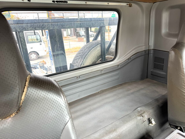 いすゞフォワードコンテナ専用車増トン（6t・8t）[写真25]