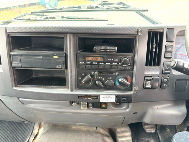 いすゞフォワードコンテナ専用車増トン（6t・8t）[写真27]