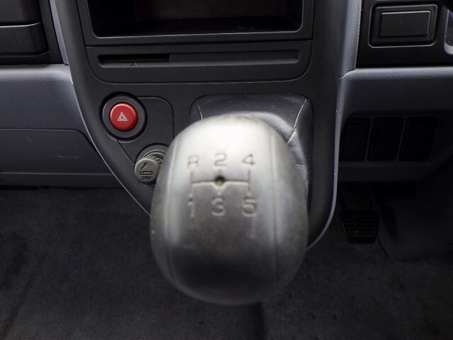 三菱ふそうキャンタークレーン3段小型（2t・3t）[写真18]