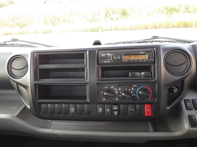 日野デュトロ平ボディ小型（2t・3t）[写真10]