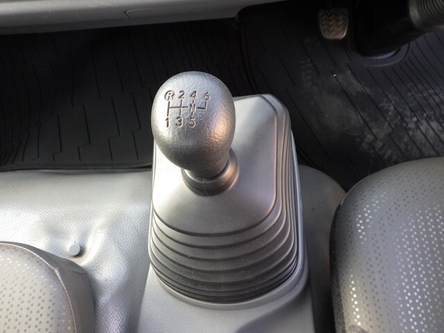 日野デュトロ平ボディ小型（2t・3t）[写真12]