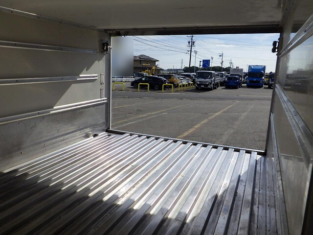 いすゞエルフ冷凍車（冷蔵車）小型（2t・3t）[写真32]