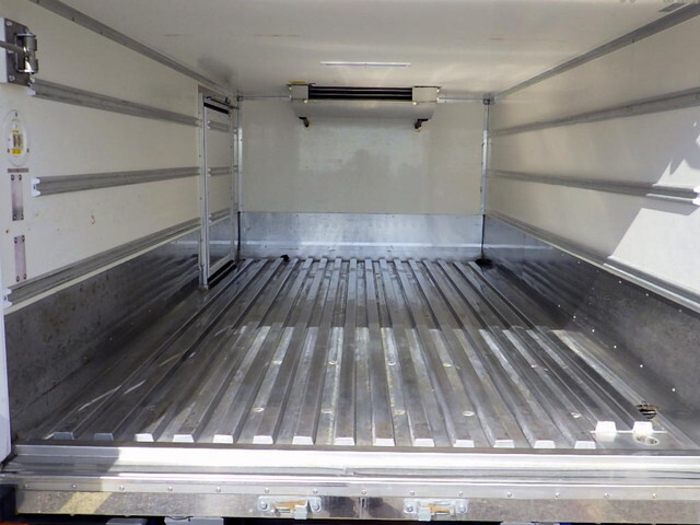 いすゞエルフ冷凍車（冷蔵車）小型（2t・3t）[写真34]