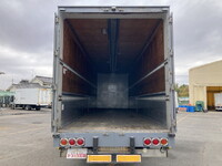 いすゞギガアルミウイング大型（10t）[写真12]