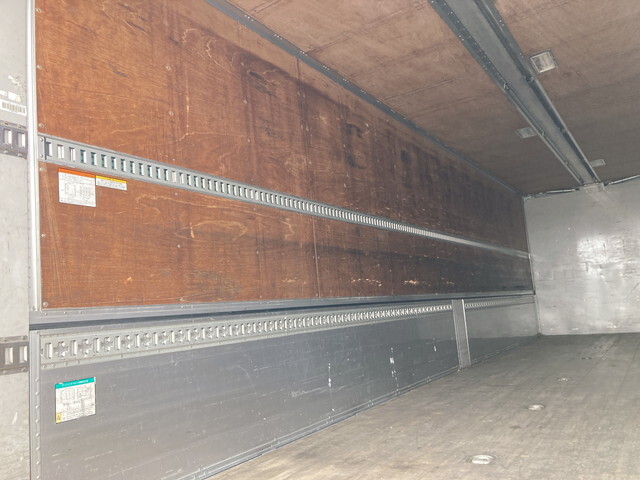 いすゞギガアルミウイング大型（10t）[写真13]