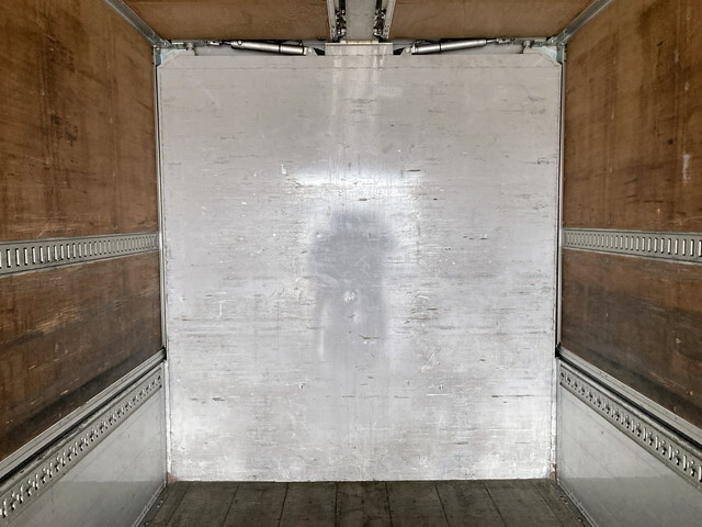 いすゞギガアルミウイング大型（10t）[写真16]