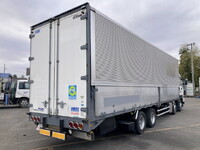 いすゞギガアルミウイング大型（10t）[写真02]