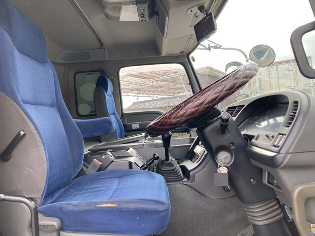 いすゞギガアルミウイング大型（10t）[写真30]