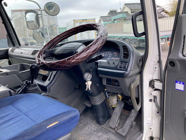 いすゞギガアルミウイング大型（10t）[写真32]