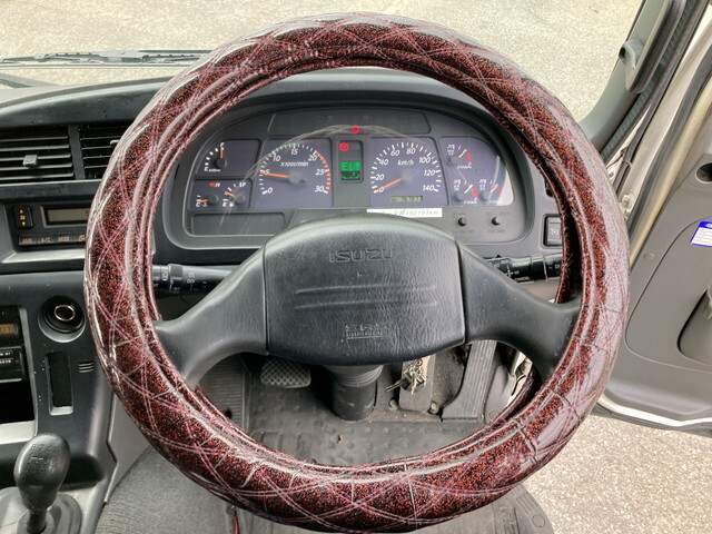 いすゞギガアルミウイング大型（10t）[写真33]