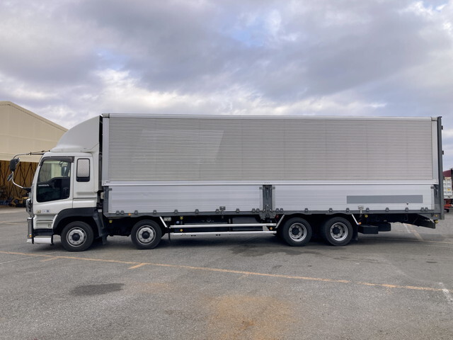 いすゞギガアルミウイング大型（10t）[写真05]