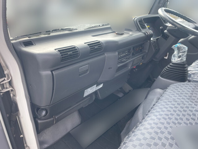 いすゞエルフアルミバン小型（2t・3t）[写真28]